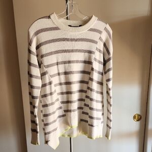 Winter Sale! "Simply Vera" Striped Sweater 🩶